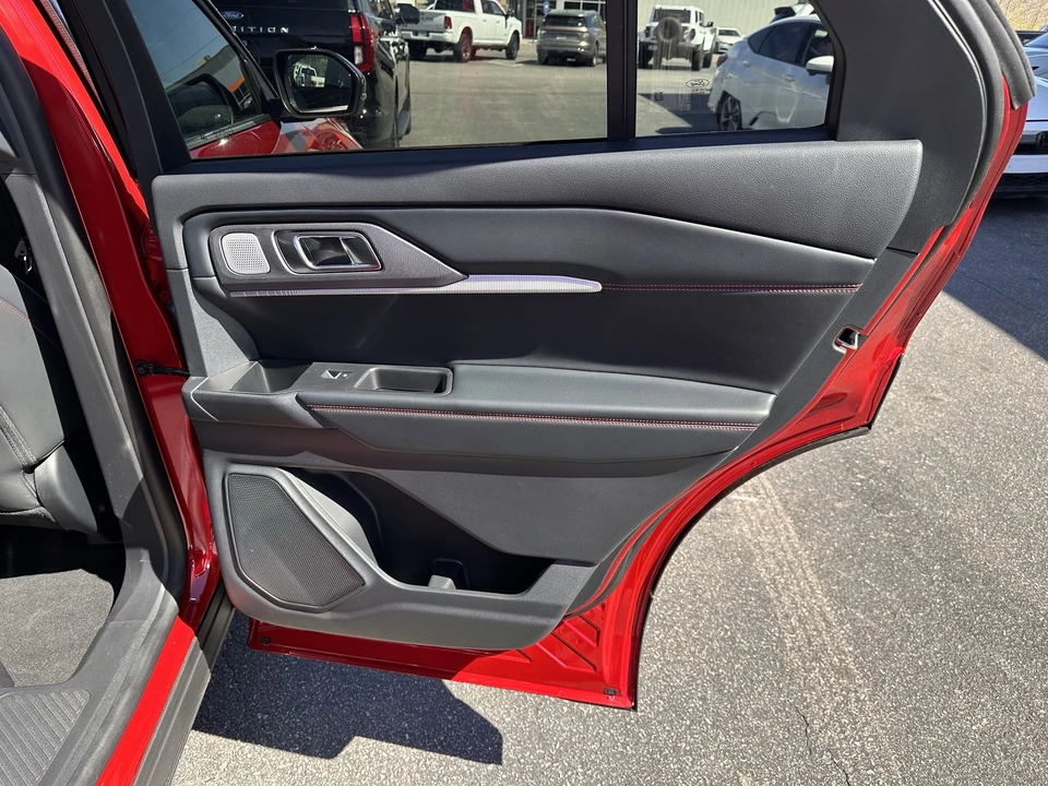 2026 Ford Explorer 6th Gen - Image 14 of 31