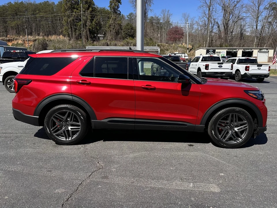 2026 Ford Explorer 6th Gen - Image 4 of 31