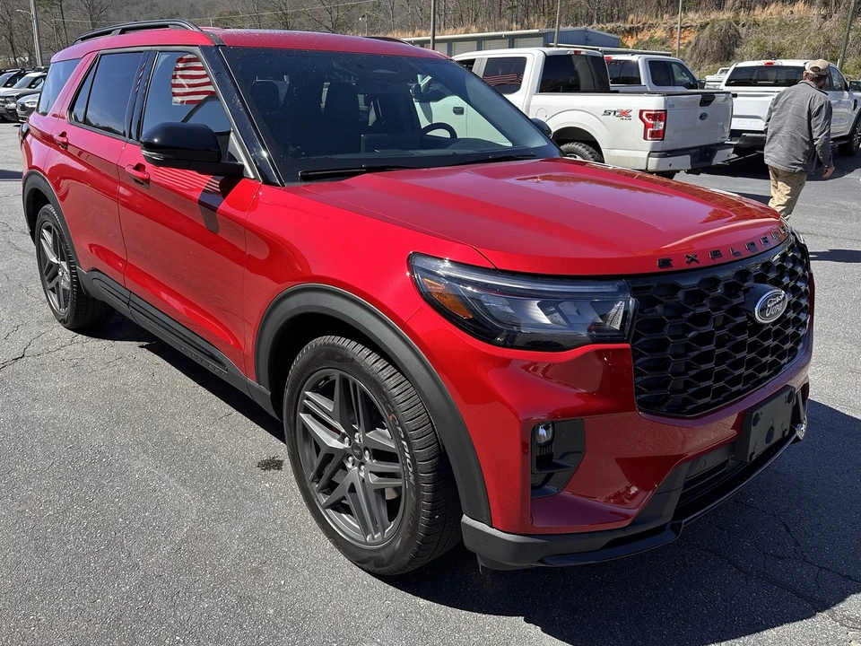 2026 Ford Explorer 6th Gen - Image 3 of 31