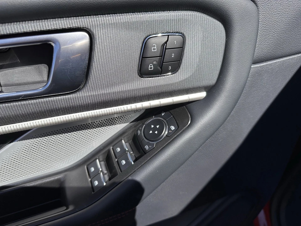 2026 Ford Explorer 6th Gen - Image 17 of 31