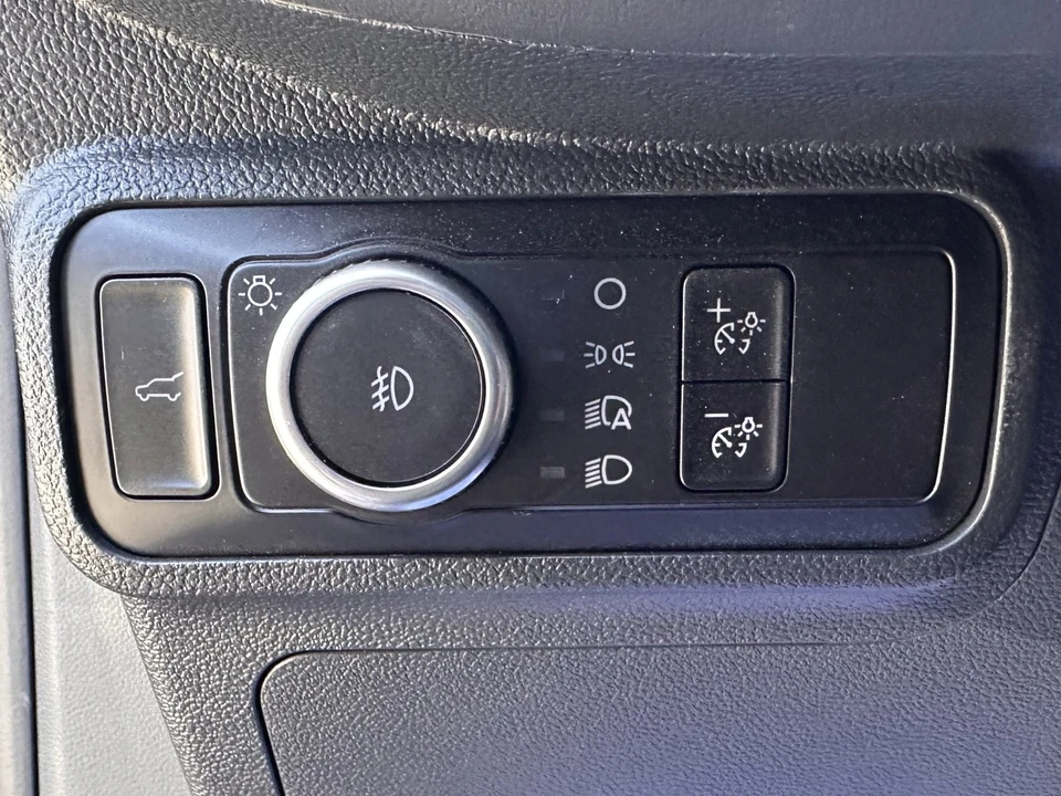 2026 Ford Explorer 6th Gen - Image 18 of 31
