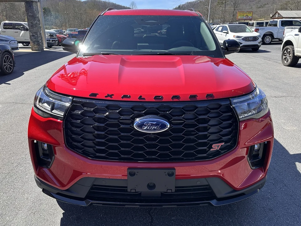 2026 Ford Explorer 6th Gen - Image 2 of 31