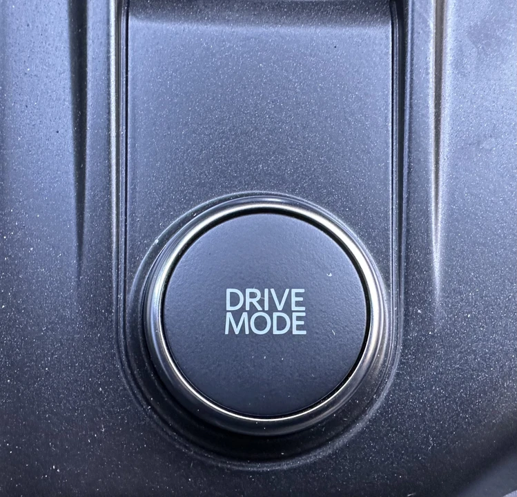 2026 Ford Explorer 6th Gen - Image 27 of 31