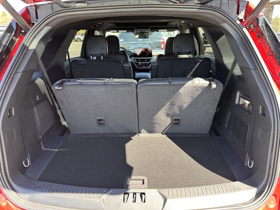 2026 Ford Explorer 6th Gen - Image 16 of 31