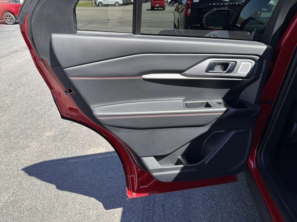 2026 Ford Explorer 6th Gen - Image 10 of 31