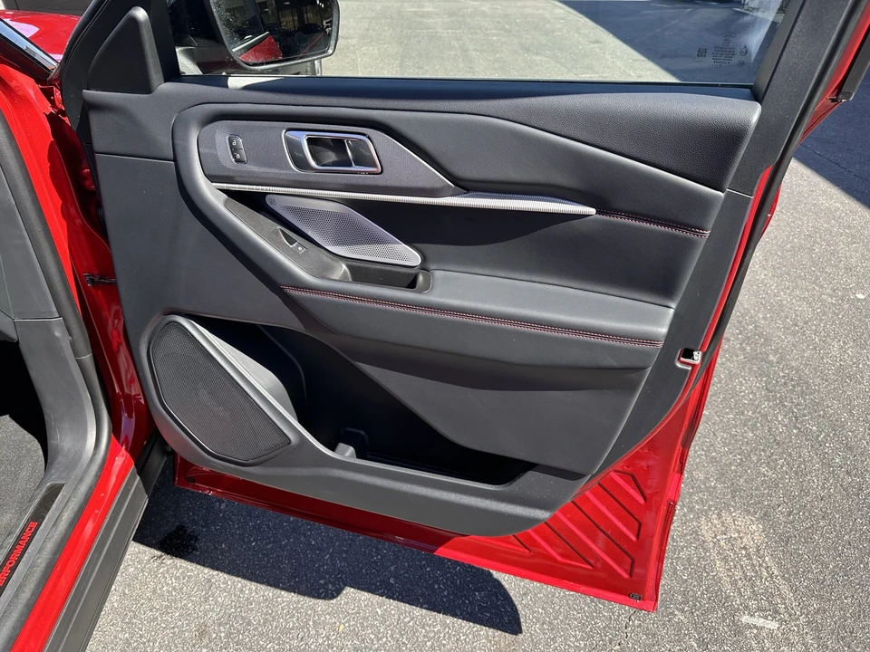 2026 Ford Explorer 6th Gen - Image 12 of 31