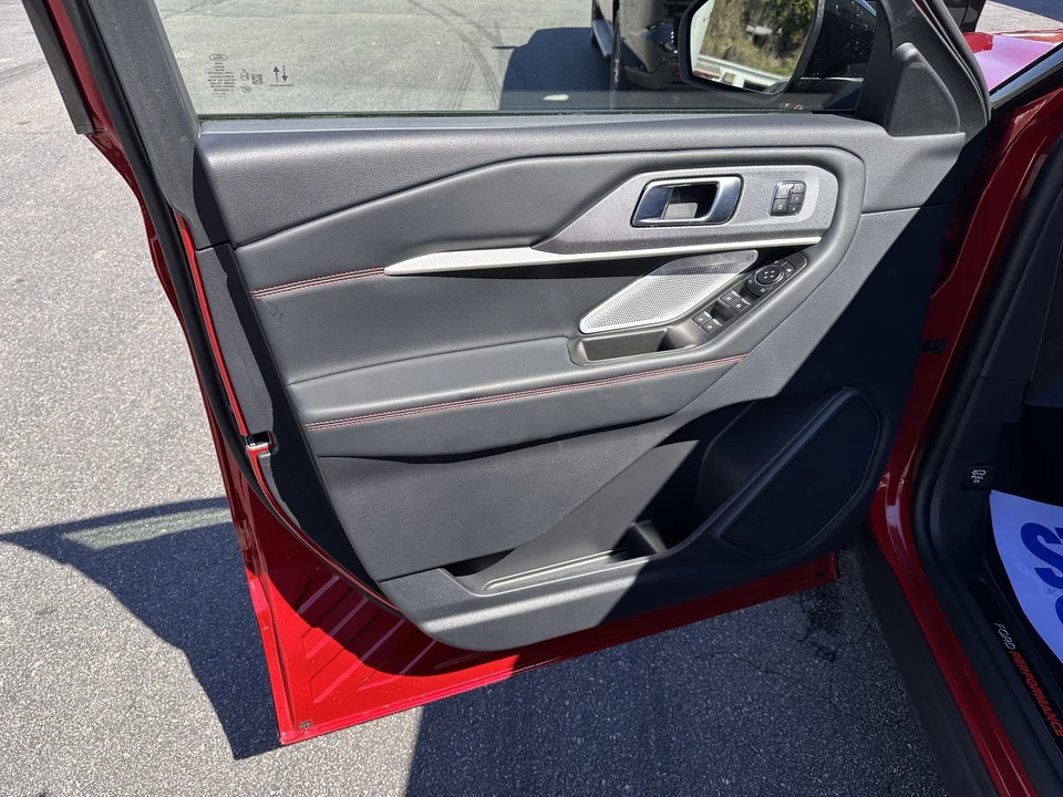 2026 Ford Explorer 6th Gen - Image 8 of 31