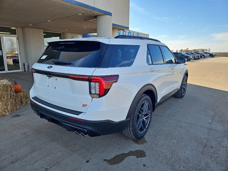 2026 Ford Explorer 6th Gen - Image 9 of 21
