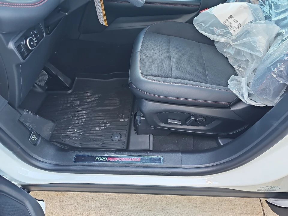 2026 Ford Explorer 6th Gen - Image 18 of 21