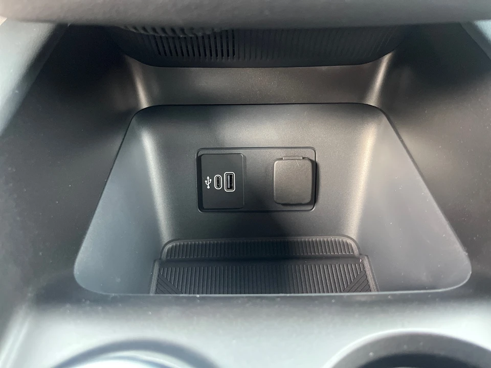 2026 Ford Explorer 6th Gen - Image 18 of 21