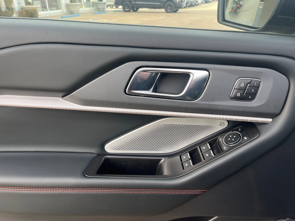 2026 Ford Explorer 6th Gen - Image 10 of 21