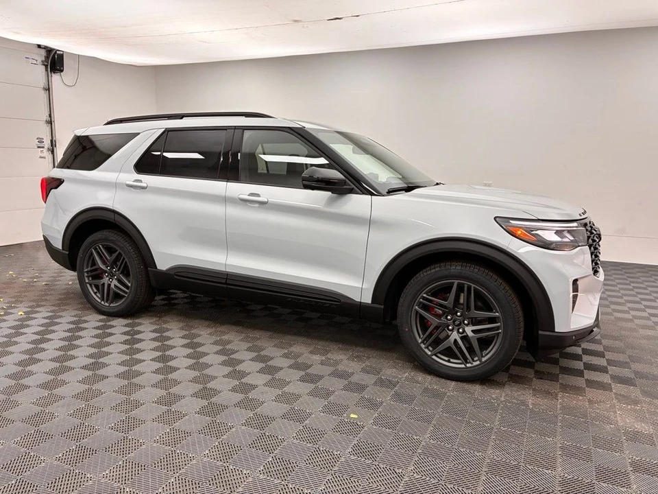 2026 Ford Explorer 6th Gen - Image 8 of 12