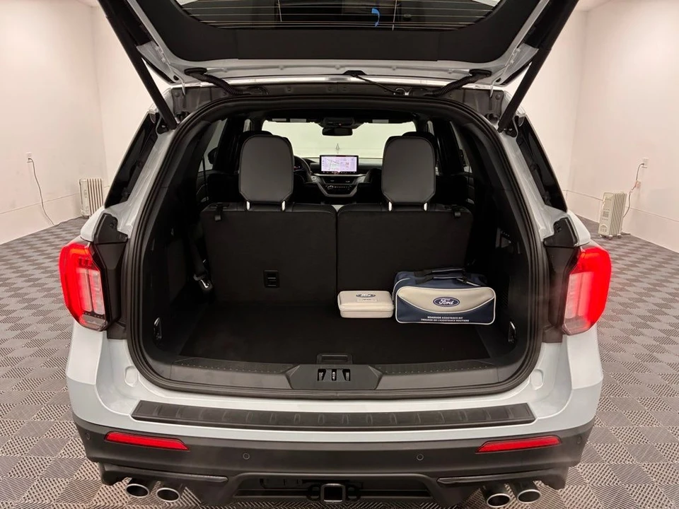 2026 Ford Explorer 6th Gen - Image 11 of 12
