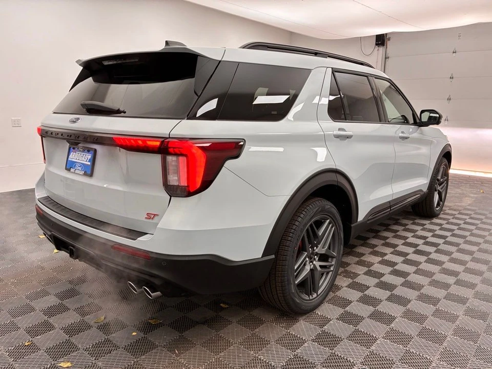 2026 Ford Explorer 6th Gen - Image 9 of 12