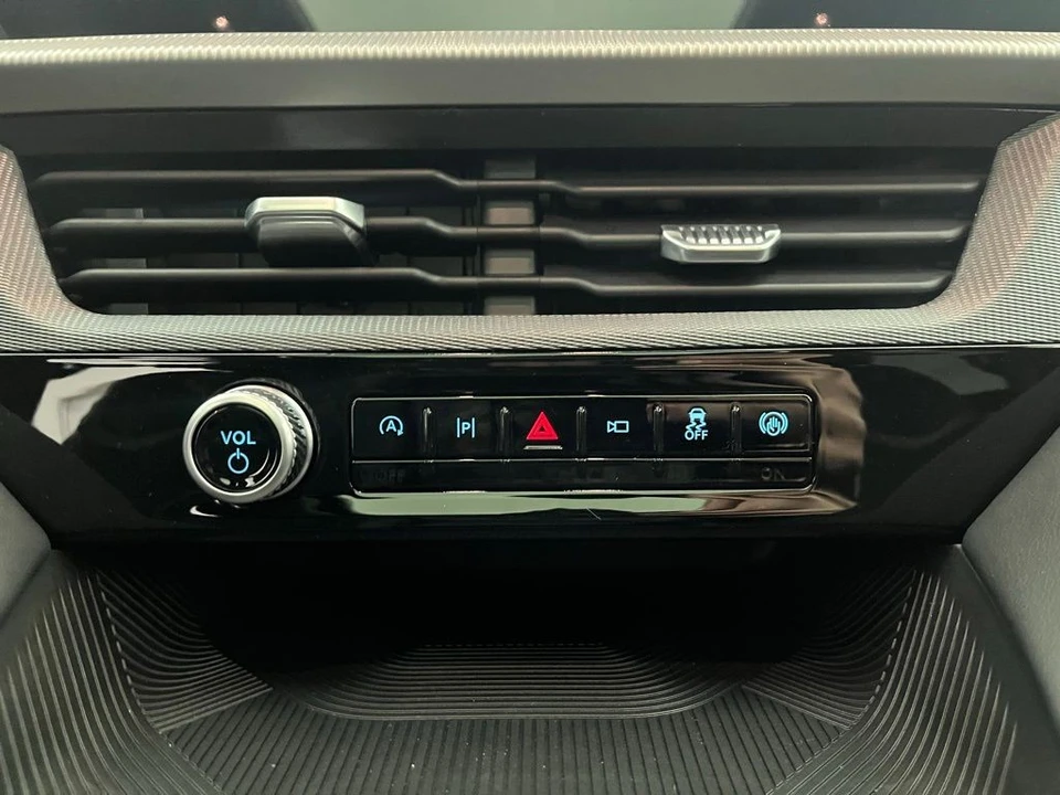 2026 Ford Explorer 6th Gen - Image 6 of 12