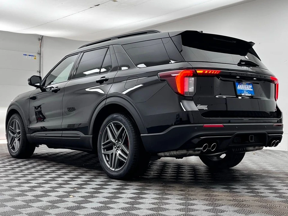 2026 Ford Explorer 6th Gen - Image 11 of 12