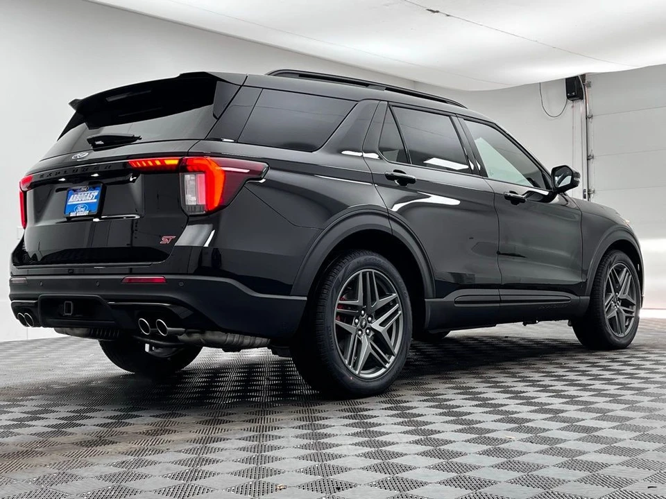 2026 Ford Explorer 6th Gen - Image 8 of 12
