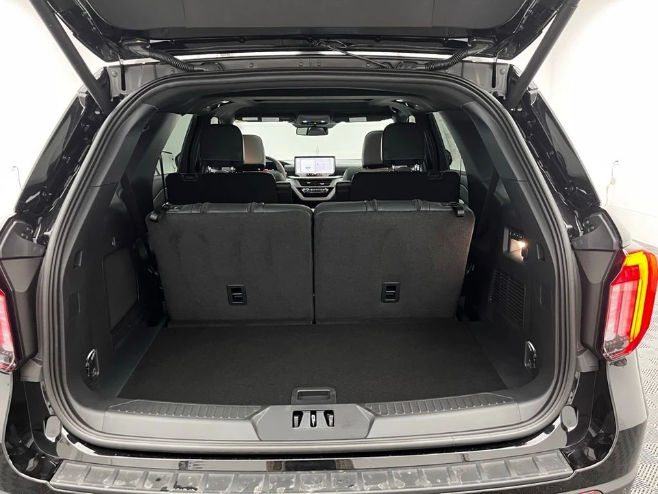 2026 Ford Explorer 6th Gen - Image 10 of 12