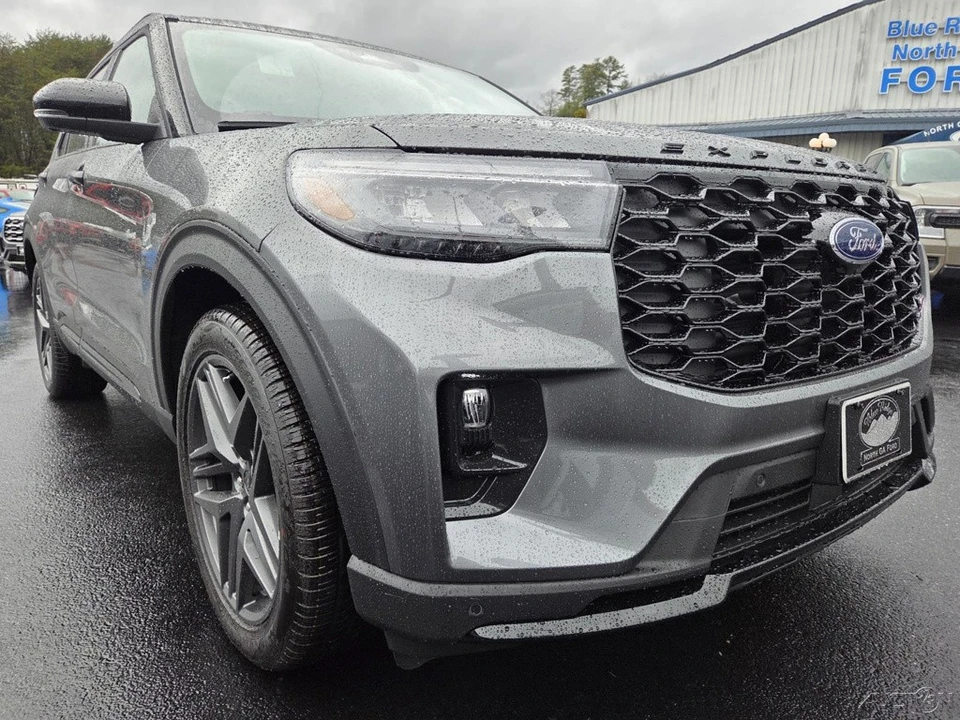 2026 Ford Explorer 6th Gen - Image 18 of 21