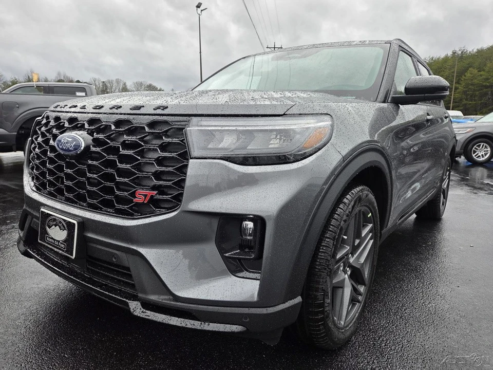 2026 Ford Explorer 6th Gen - Image 9 of 21