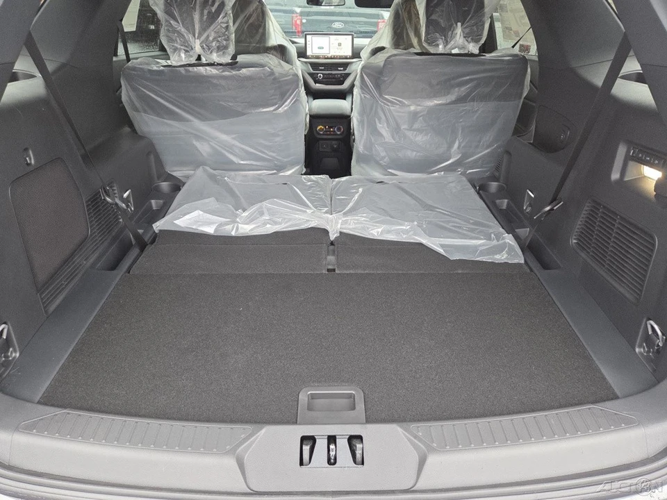 2026 Ford Explorer 6th Gen - Image 16 of 21
