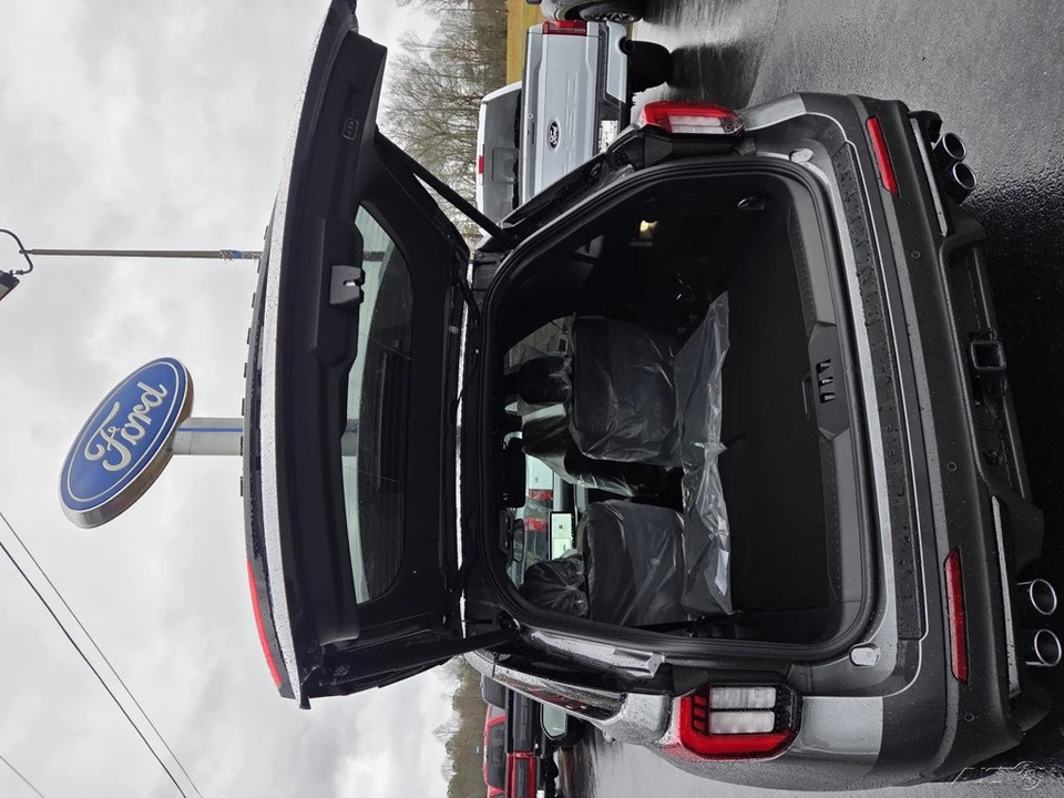 2026 Ford Explorer 6th Gen - Image 14 of 21