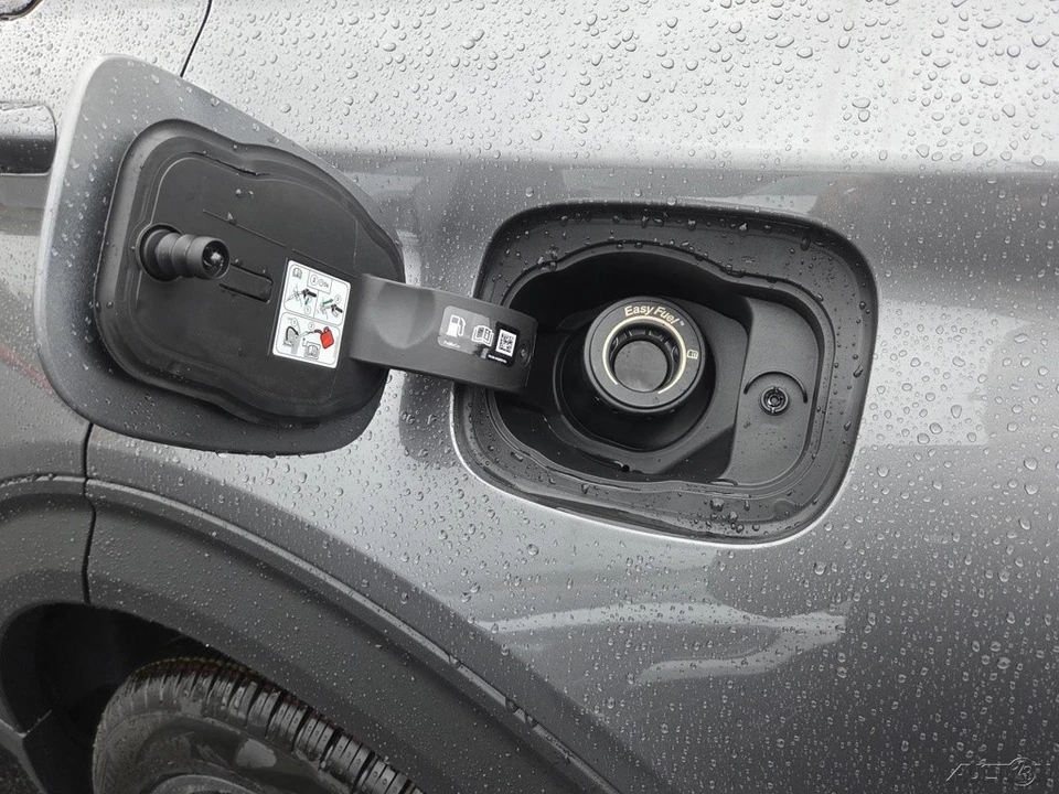 2026 Ford Explorer 6th Gen - Image 8 of 21