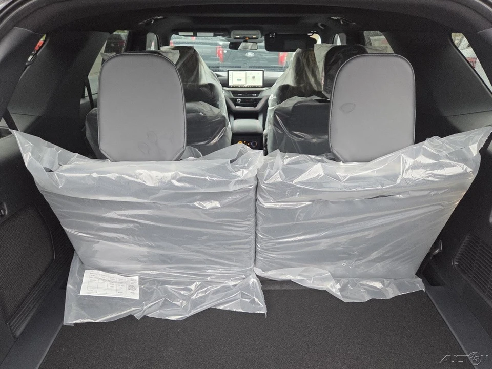 2026 Ford Explorer 6th Gen - Image 17 of 21