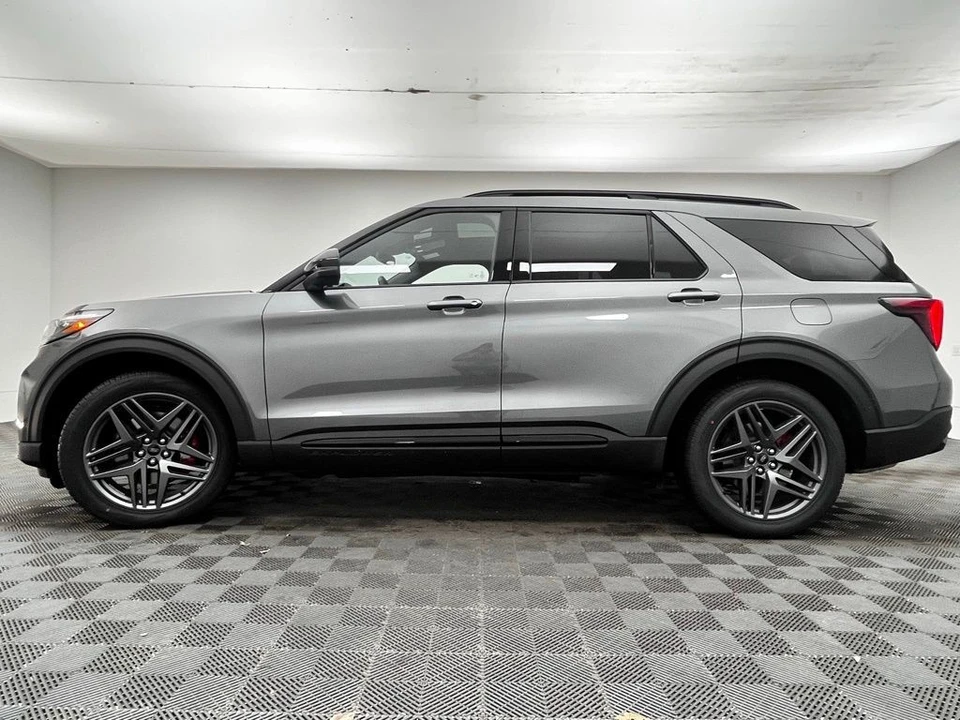 2026 Ford Explorer 6th Gen - Image 11 of 12