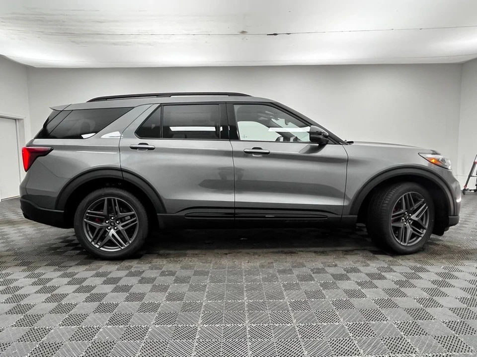 2026 Ford Explorer 6th Gen - Image 6 of 12