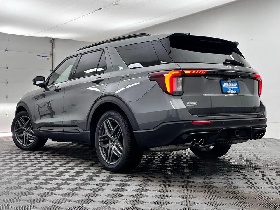 2026 Ford Explorer 6th Gen - Image 10 of 12