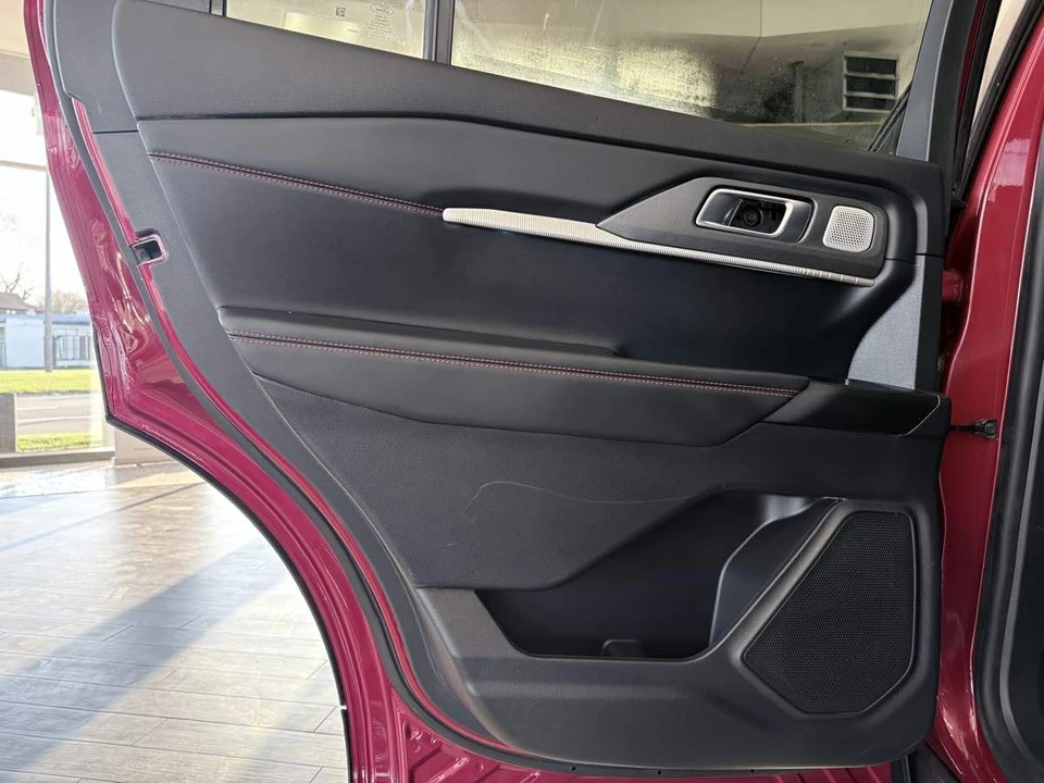 2026 Ford Explorer 6th Gen - Image 13 of 21