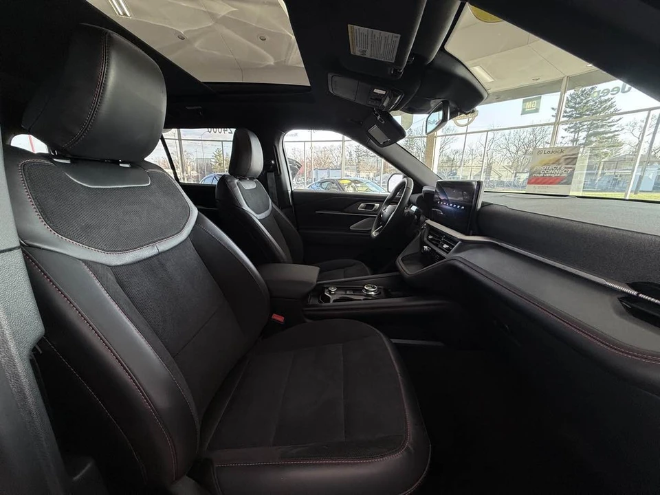 2026 Ford Explorer 6th Gen - Image 17 of 21