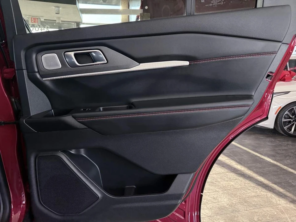 2026 Ford Explorer 6th Gen - Image 16 of 21
