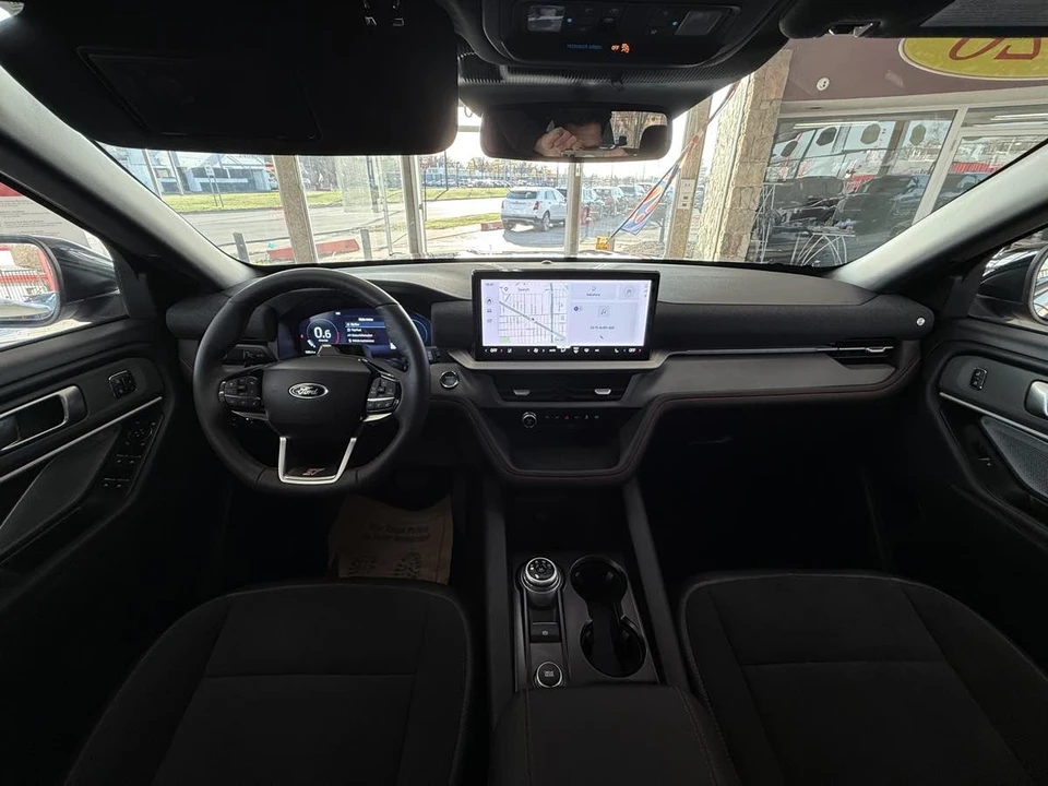 2026 Ford Explorer 6th Gen - Image 19 of 21