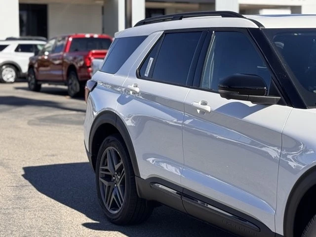 2026 Ford Explorer 6th Gen - Image 5 of 12