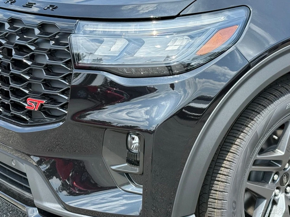 2026 Ford Explorer 6th Gen - Image 11 of 12