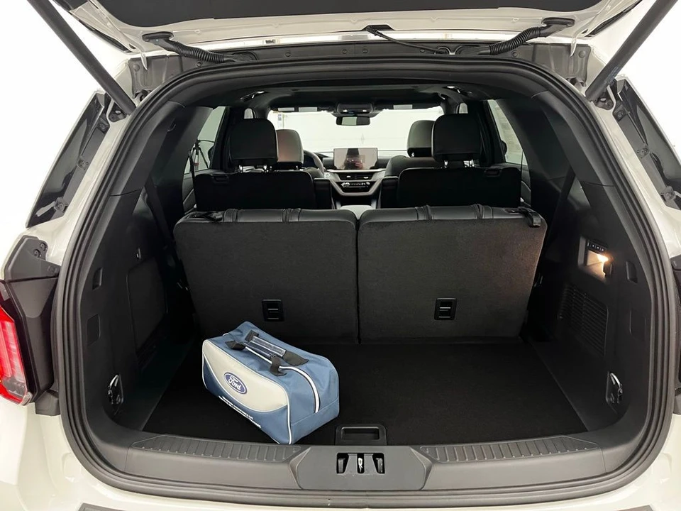 2026 Ford Explorer 6th Gen - Image 10 of 12