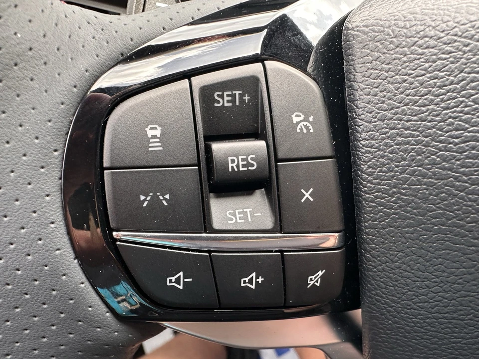 2026 Ford Explorer 6th Gen - Image 20 of 31