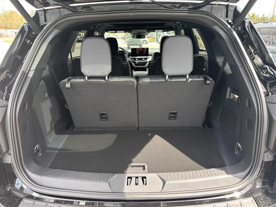 2026 Ford Explorer 6th Gen - Image 16 of 21