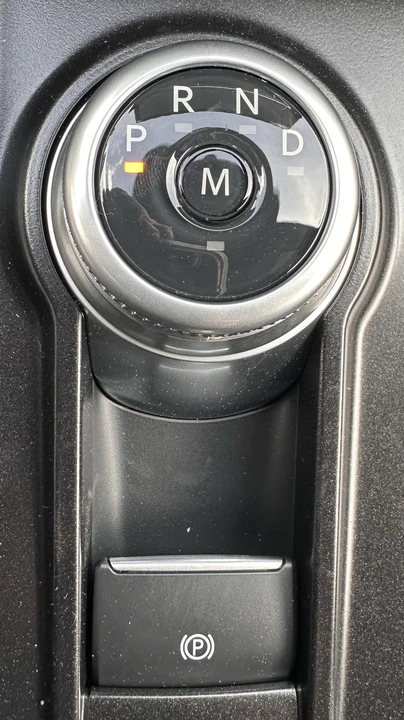 2026 Ford Explorer 6th Gen - Image 27 of 31