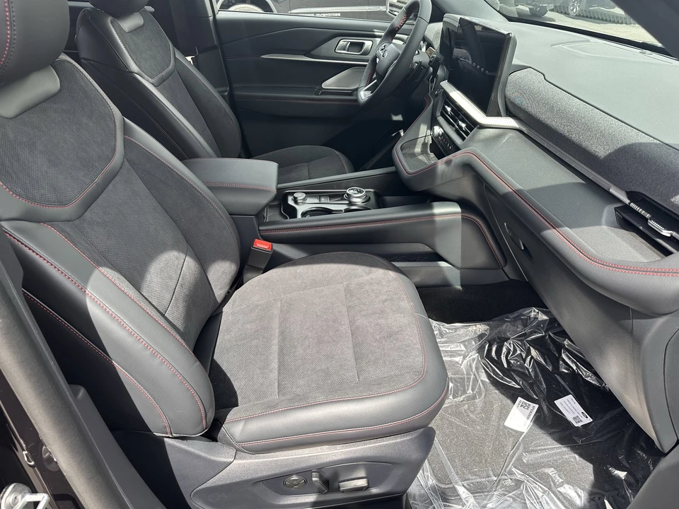 2026 Ford Explorer 6th Gen - Image 13 of 31