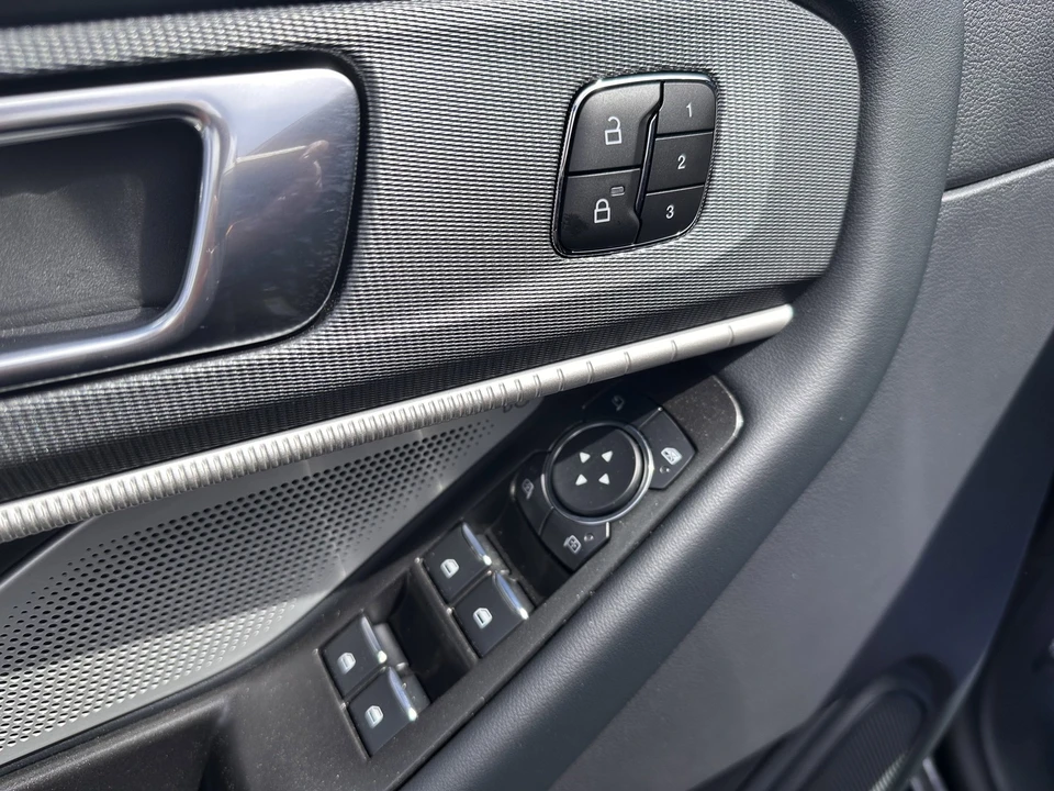 2026 Ford Explorer 6th Gen - Image 17 of 21