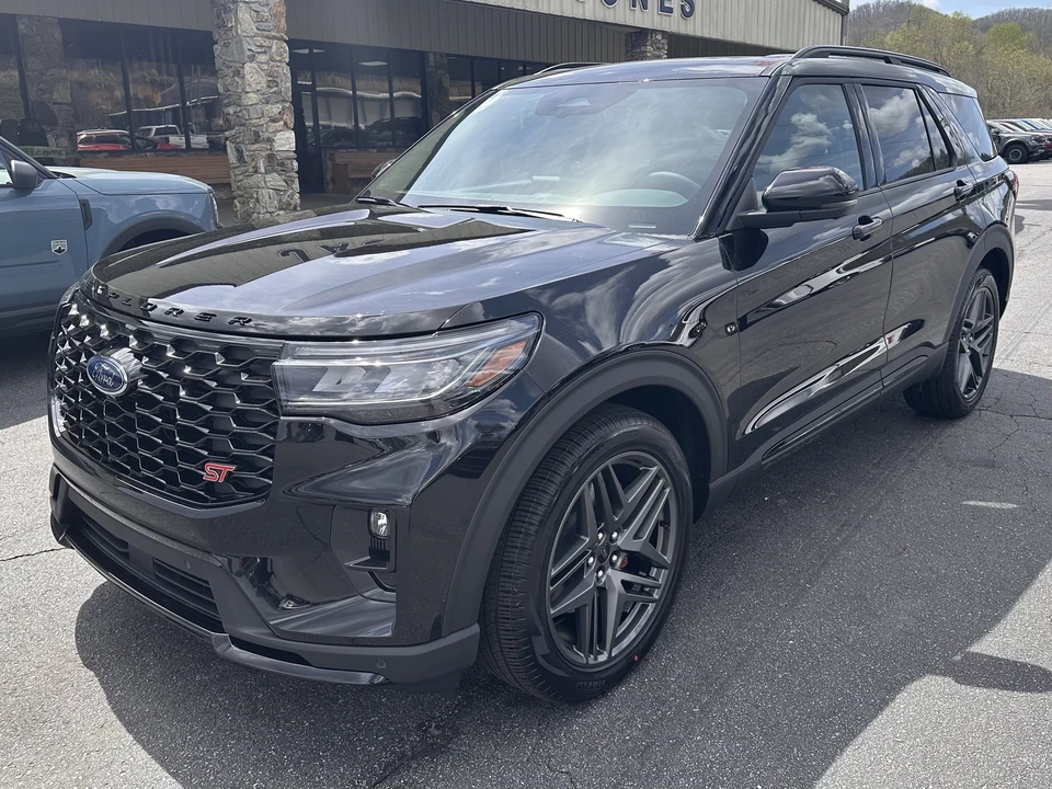 2026 Ford Explorer 6th Gen - Image 2 of 31