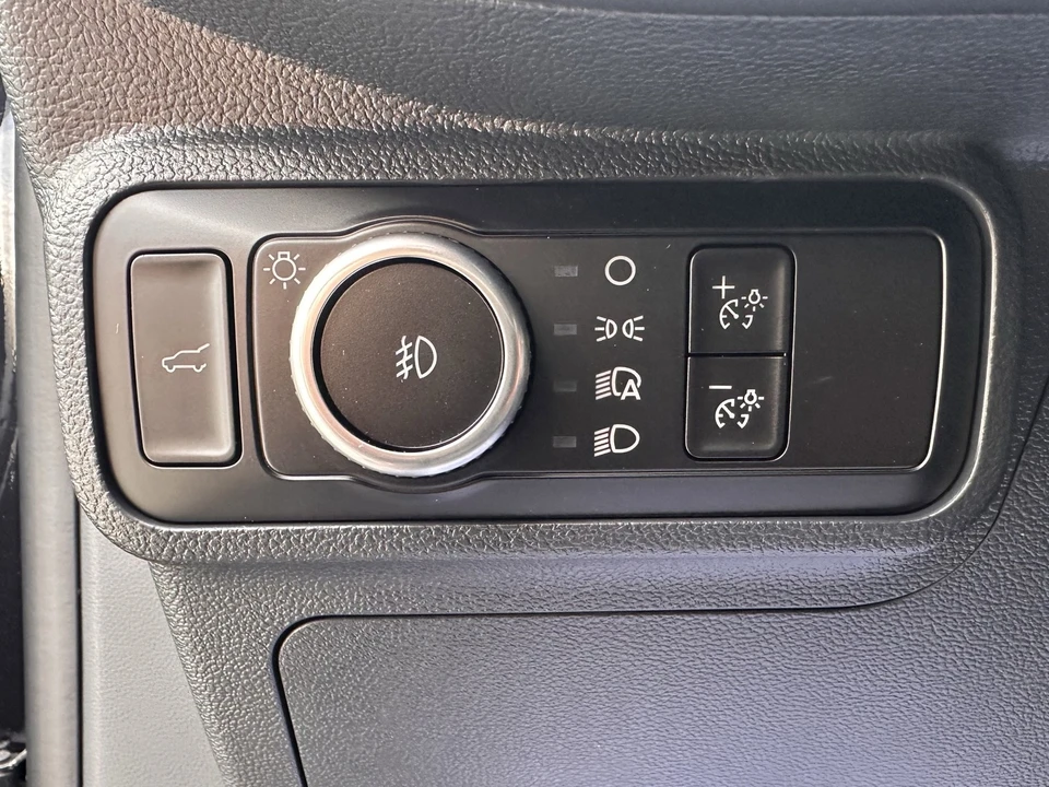 2026 Ford Explorer 6th Gen - Image 18 of 21