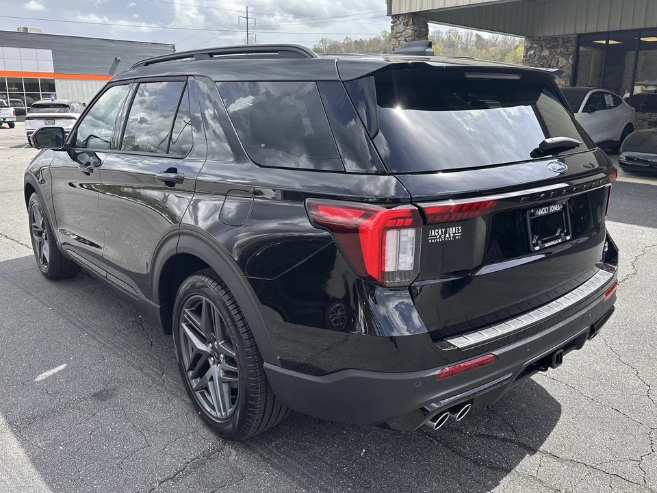 2026 Ford Explorer 6th Gen - Image 7 of 31