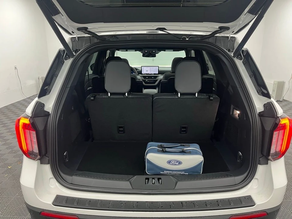 2026 Ford Explorer 6th Gen - Image 10 of 12