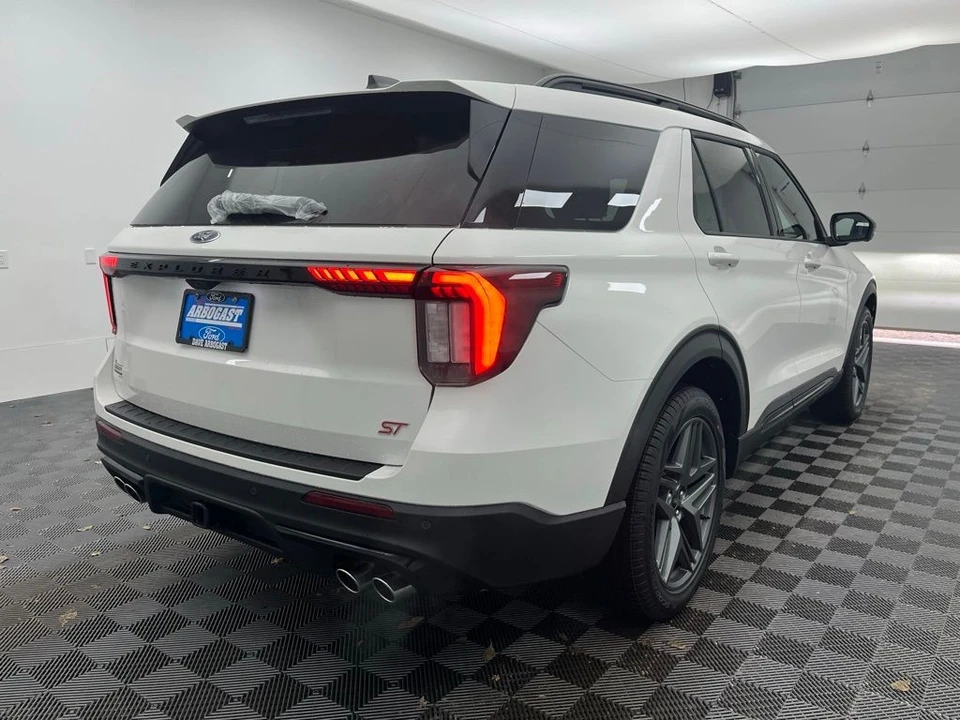 2026 Ford Explorer 6th Gen - Image 8 of 12