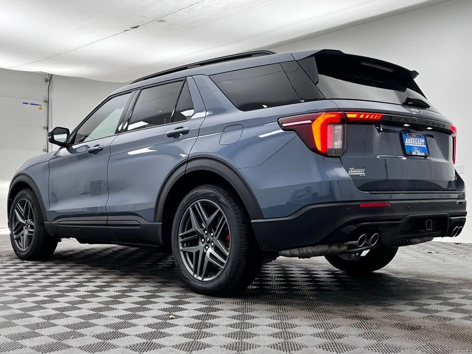 2026 Ford Explorer 6th Gen - Image 11 of 12
