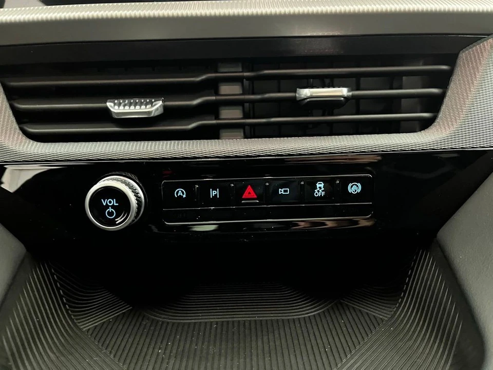 2026 Ford Explorer 6th Gen - Image 6 of 12
